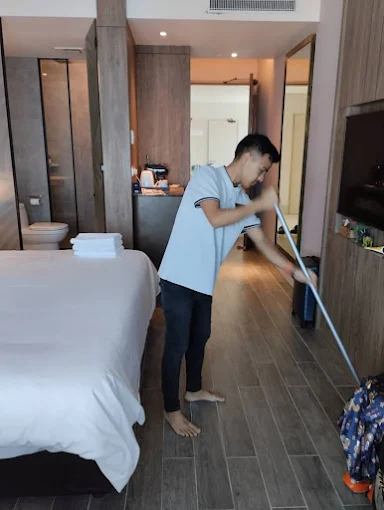 Commercial kitchen cleaning